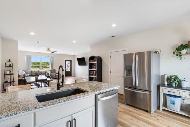 1981 Robinson Road, Clever, MO 65631