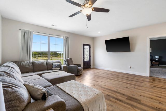 1981 Robinson Road, Clever, MO 65631