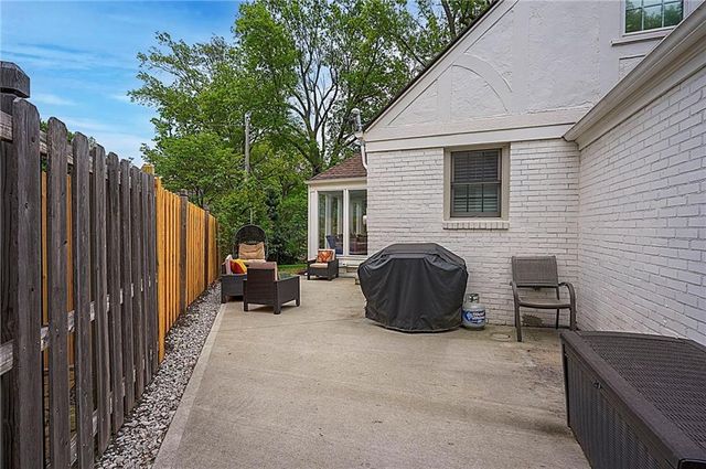 5401 Canterbury Road, Fairway, KS 66205