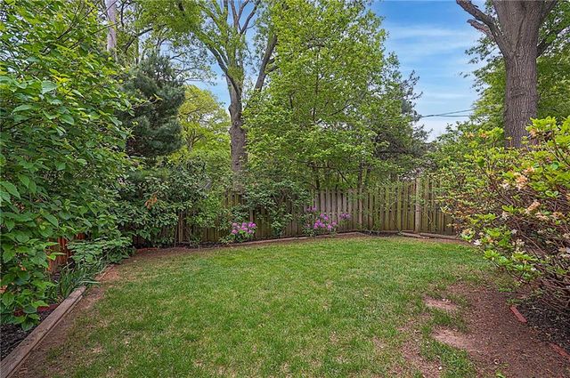 5401 Canterbury Road, Fairway, KS 66205