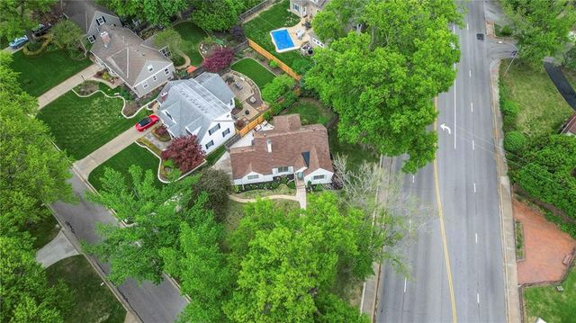 5401 Canterbury Road, Fairway, KS 66205