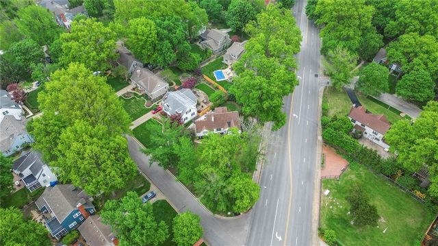 5401 Canterbury Road, Fairway, KS 66205