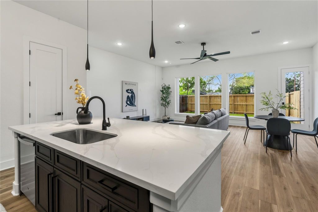 4661 Phlox Street B, Houston, TX 77051