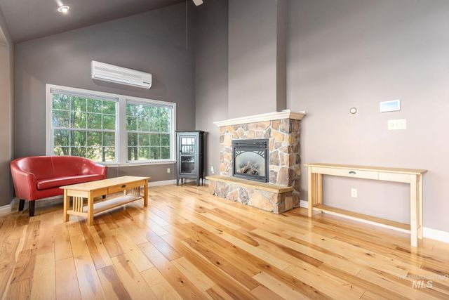 1100 Abbott Road, Viola, ID 83872