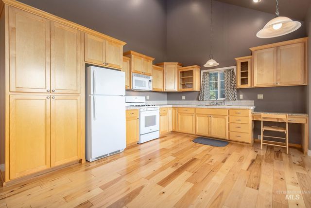 1100 Abbott Road, Viola, ID 83872