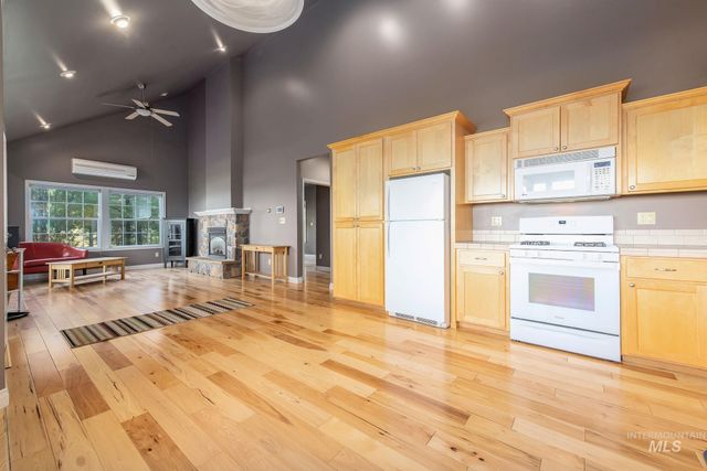 1100 Abbott Road, Viola, ID 83872