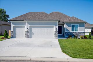 2625 SW Summer Creek Place, Blue Springs, MO 64015