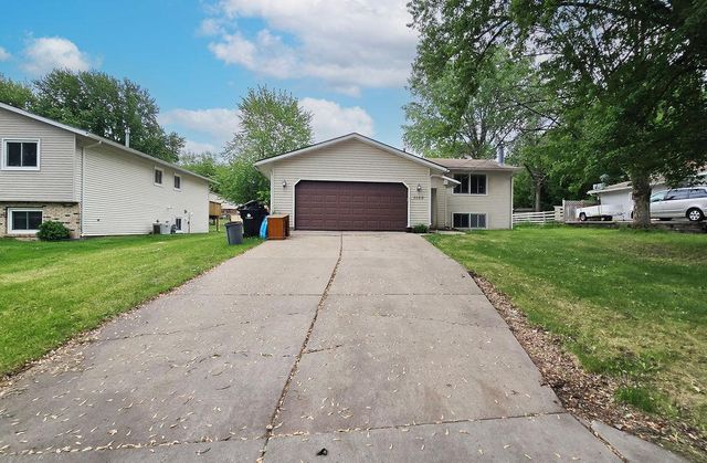 1150 Glendon Street N, Maplewood, MN 55119