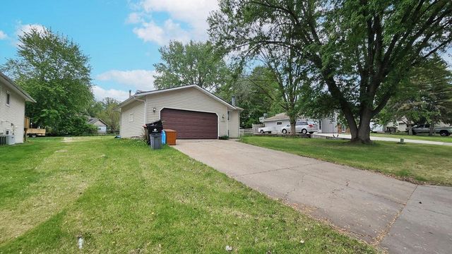 1150 Glendon Street N, Maplewood, MN 55119