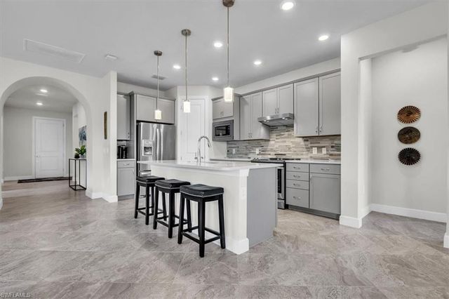 3032 Walnut Grove LN, Alva, FL 33920