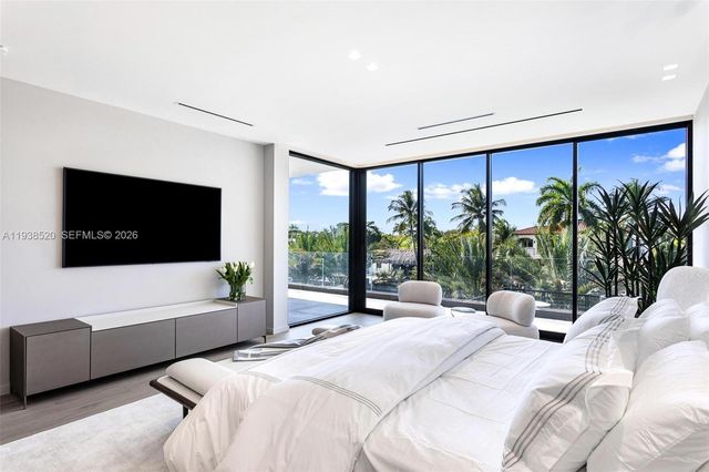 13000 N Bayshore Dr, North Miami, FL 33181