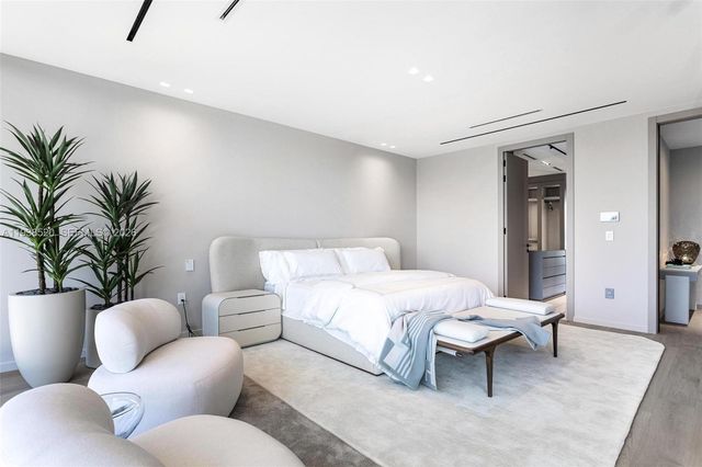 13000 N Bayshore Dr, North Miami, FL 33181