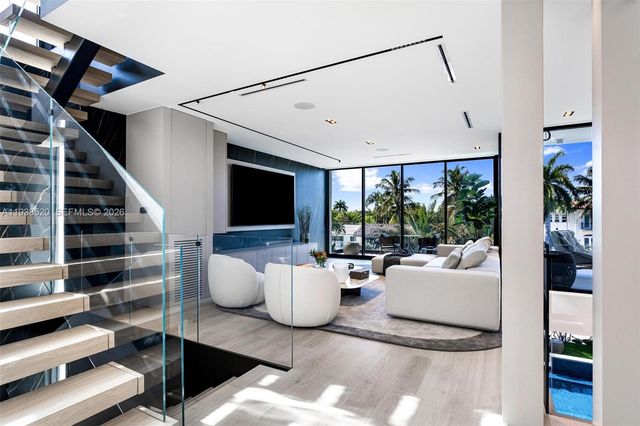 13000 N Bayshore Dr, North Miami, FL 33181