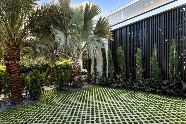 13000 N Bayshore Dr, North Miami, FL 33181