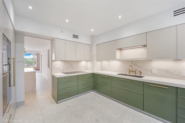 737 Crandon Blvd 301, Key Biscayne, FL 33149