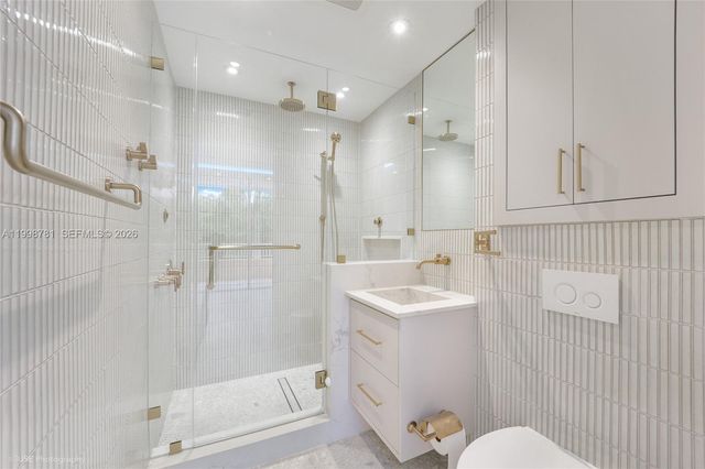 737 Crandon Blvd 301, Key Biscayne, FL 33149