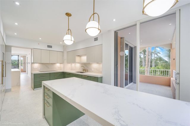 737 Crandon Blvd 301, Key Biscayne, FL 33149