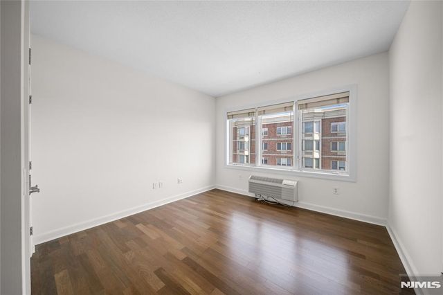 6408 City Place, Edgewater, NJ 07020