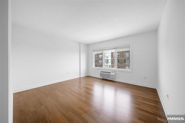 6408 City Place, Edgewater, NJ 07020