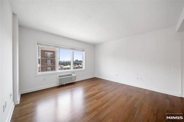 6408 City Place, Edgewater, NJ 07020