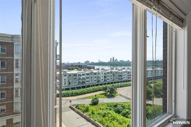 6408 City Place, Edgewater, NJ 07020