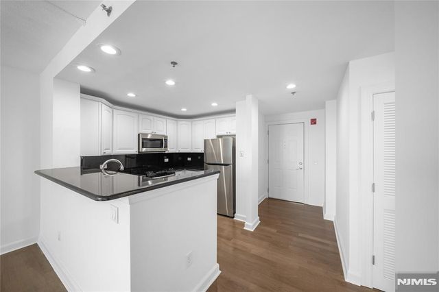 6408 City Place, Edgewater, NJ 07020