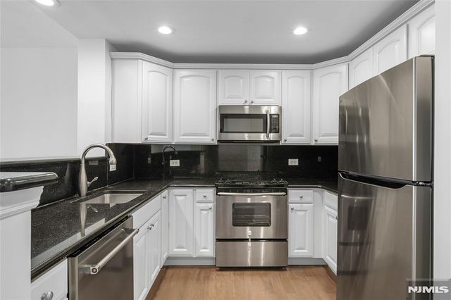 6408 City Place, Edgewater, NJ 07020