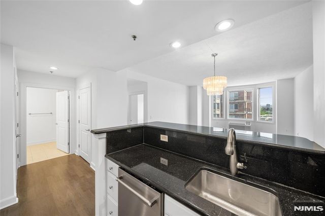 6408 City Place, Edgewater, NJ 07020