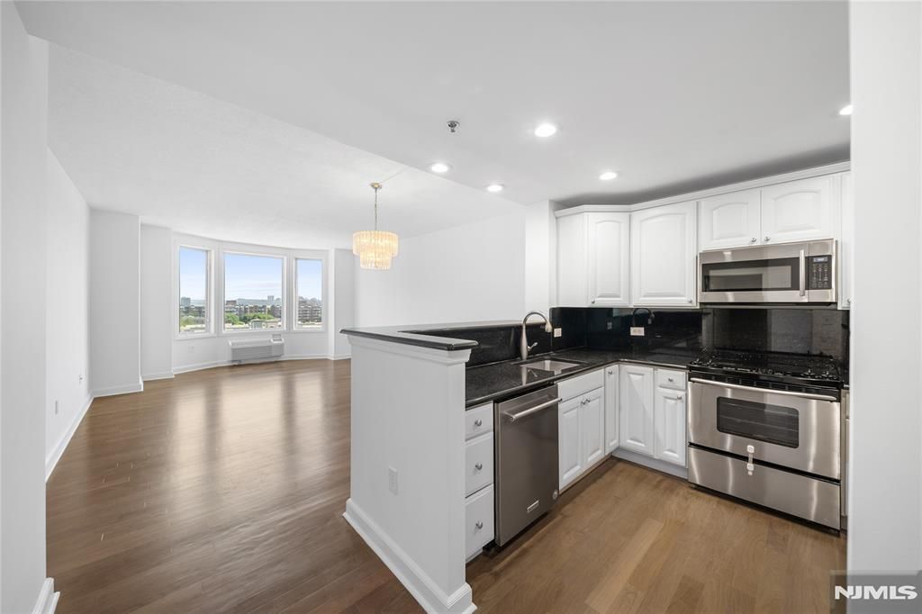 6408 City Place, Edgewater, NJ 07020