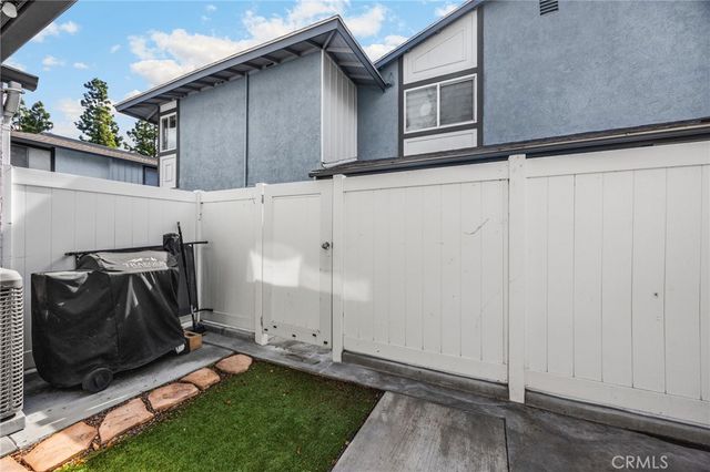 6537 Shady Gate 18, Yorba Linda, CA 92886