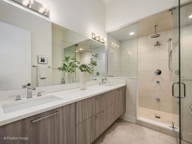 1224 W Ohio Street 3E, Chicago, IL 60642