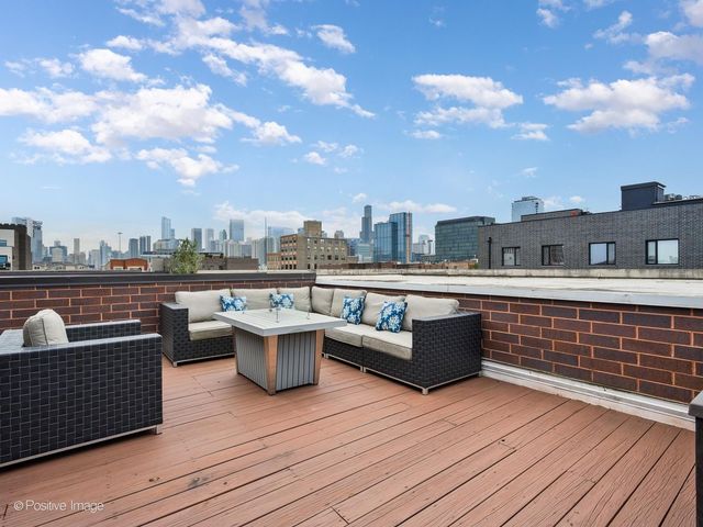 1224 W Ohio Street 3E, Chicago, IL 60642
