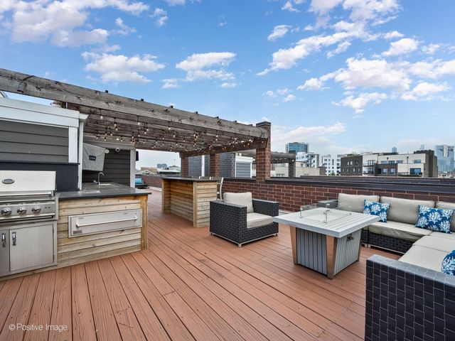 1224 W Ohio Street 3E, Chicago, IL 60642