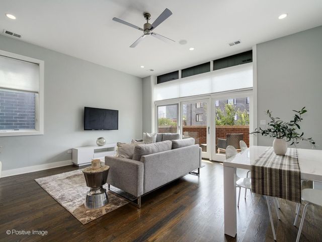 1224 W Ohio Street 3E, Chicago, IL 60642