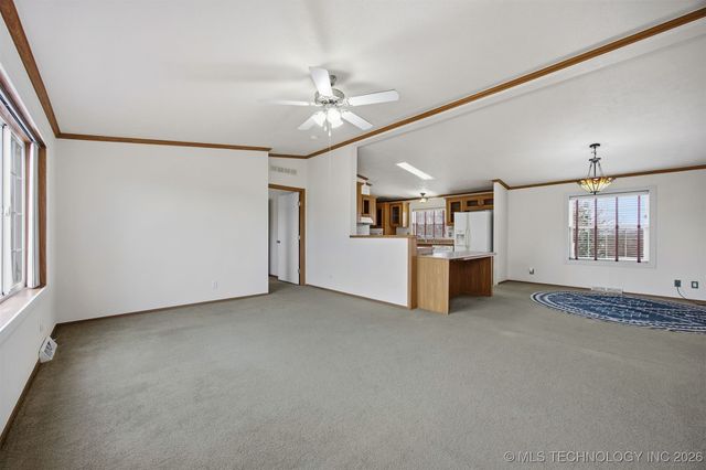 14022 S Crestview Road, Oologah, OK 74053