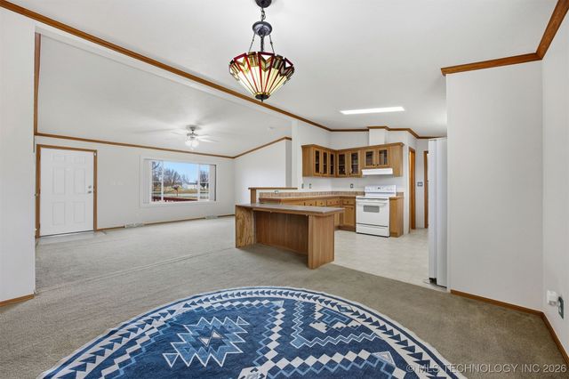 14022 S Crestview Road, Oologah, OK 74053