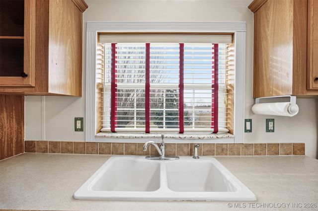 14022 S Crestview Road, Oologah, OK 74053