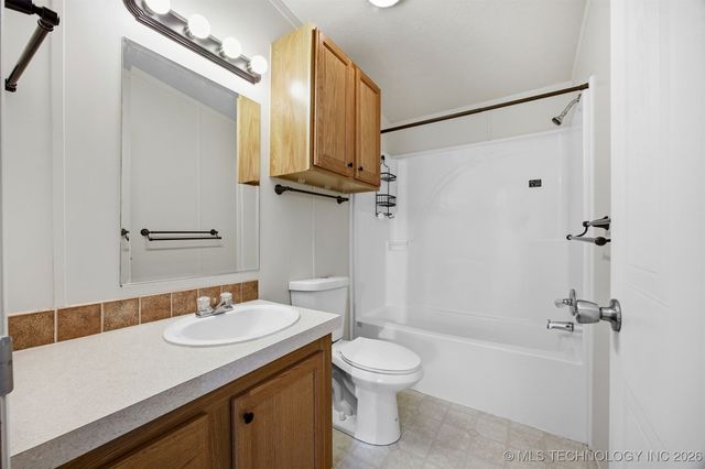 14022 S Crestview Road, Oologah, OK 74053