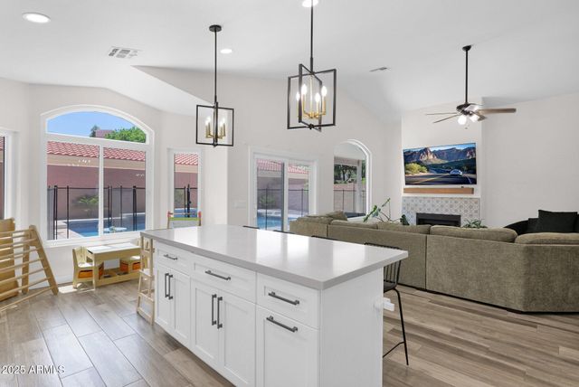 665 W MINTON Drive, Tempe, AZ 85282