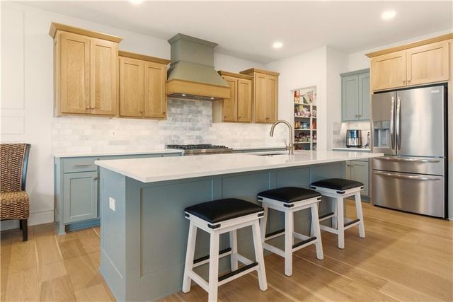 1121 SW Brookside Court, Lee's Summit, MO 64064