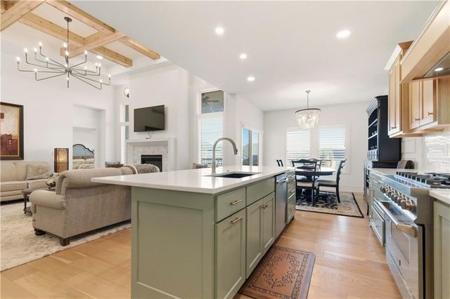 1121 SW Brookside Court, Lee's Summit, MO 64064