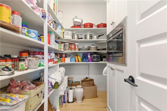 1121 SW Brookside Court, Lee's Summit, MO 64064