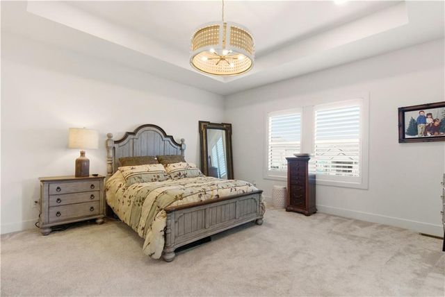 1121 SW Brookside Court, Lee's Summit, MO 64064