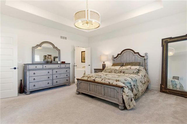 1121 SW Brookside Court, Lee's Summit, MO 64064