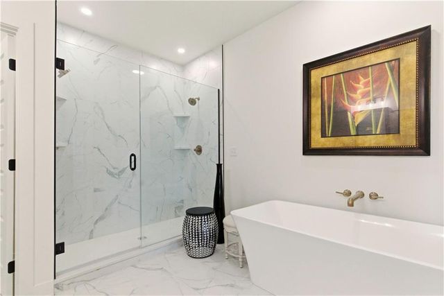 1121 SW Brookside Court, Lee's Summit, MO 64064