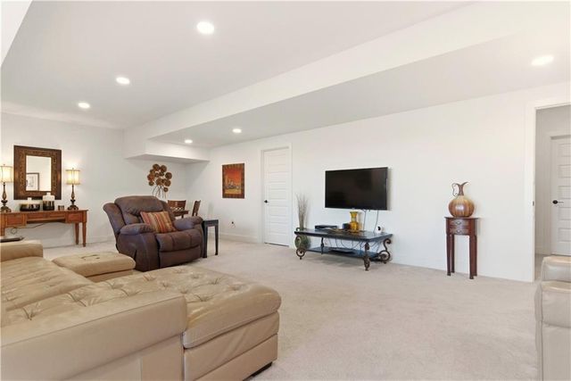 1121 SW Brookside Court, Lee's Summit, MO 64064