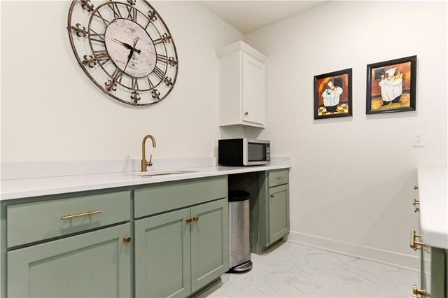 1121 SW Brookside Court, Lee's Summit, MO 64064