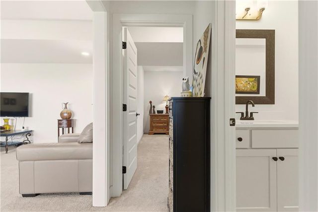 1121 SW Brookside Court, Lee's Summit, MO 64064