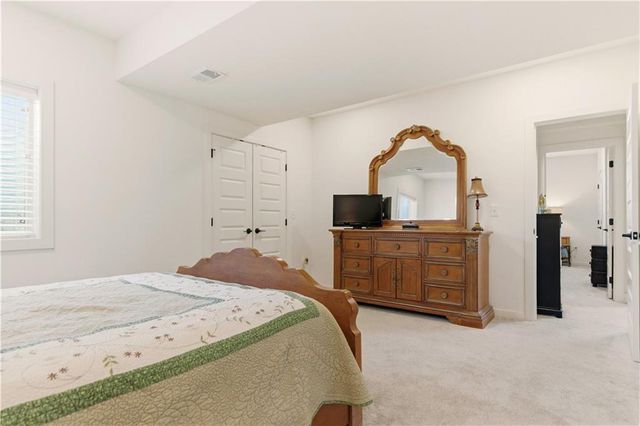 1121 SW Brookside Court, Lee's Summit, MO 64064