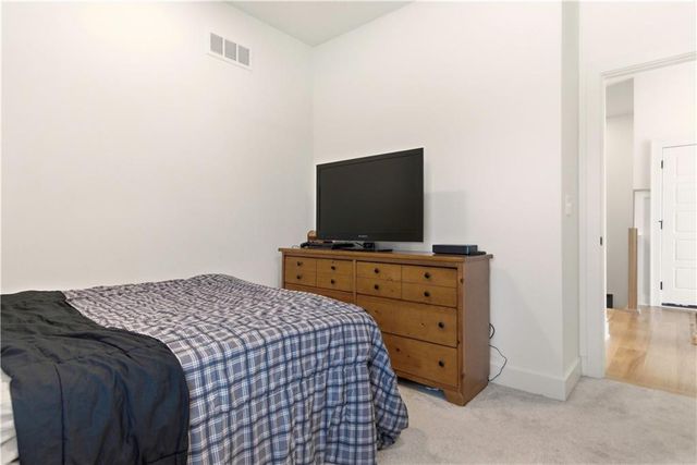 1121 SW Brookside Court, Lee's Summit, MO 64064